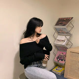 GETADME 2024 Sexy White Flat-neck Sweater Base with Feminine Collarbone Off-the-shoulder Sweater for Slimming Out Wear